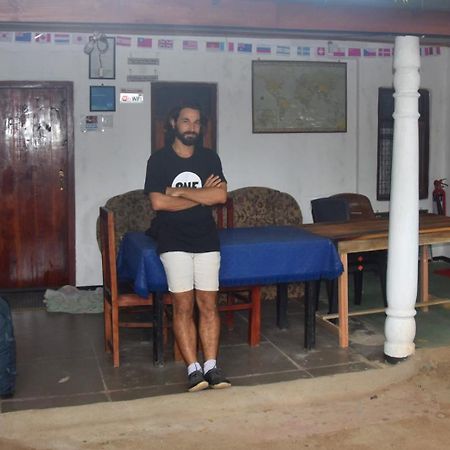 Meera Homestay & Guest House Anuradhapura Bagian luar foto