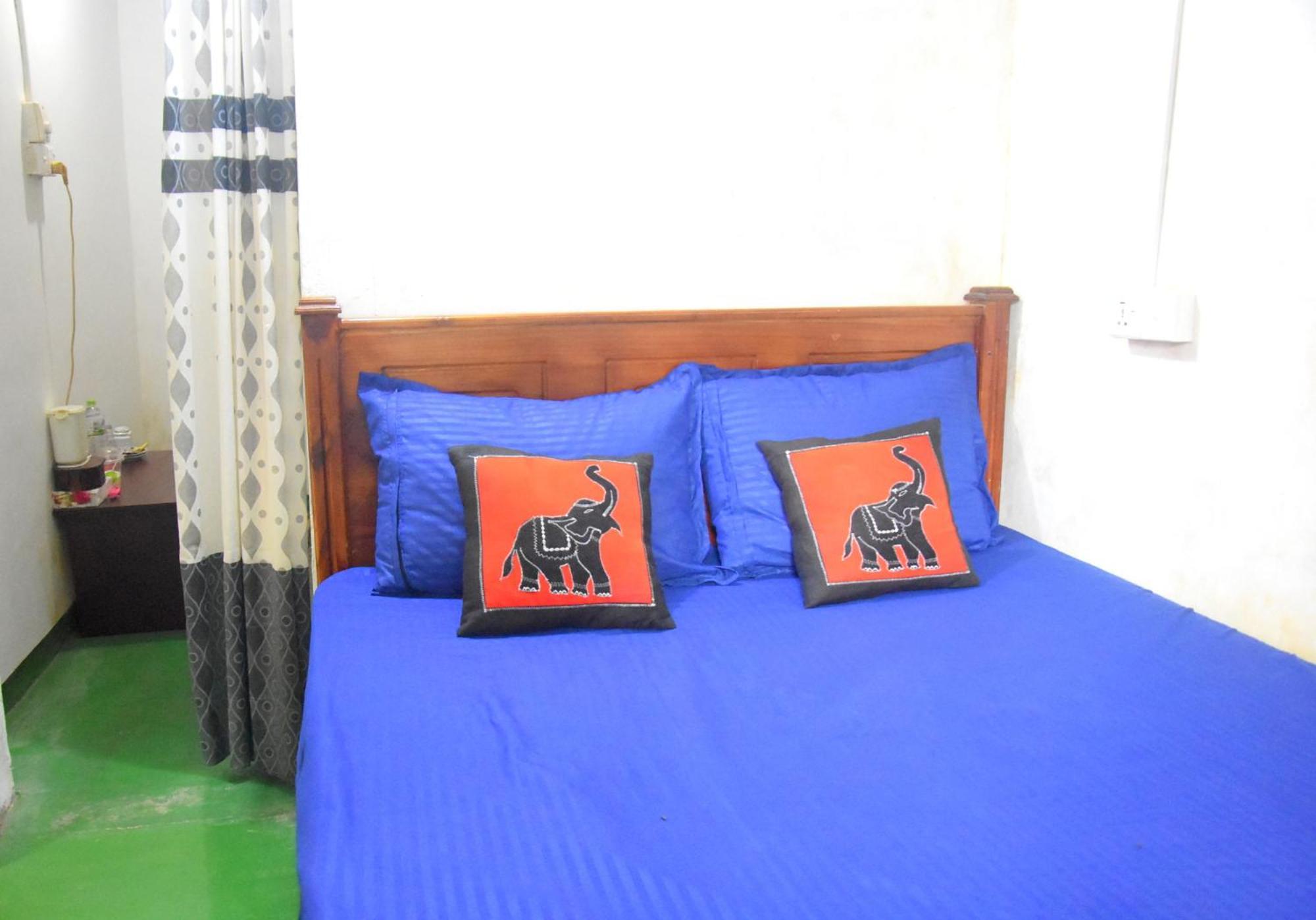 Meera Homestay & Guest House Anuradhapura Bagian luar foto
