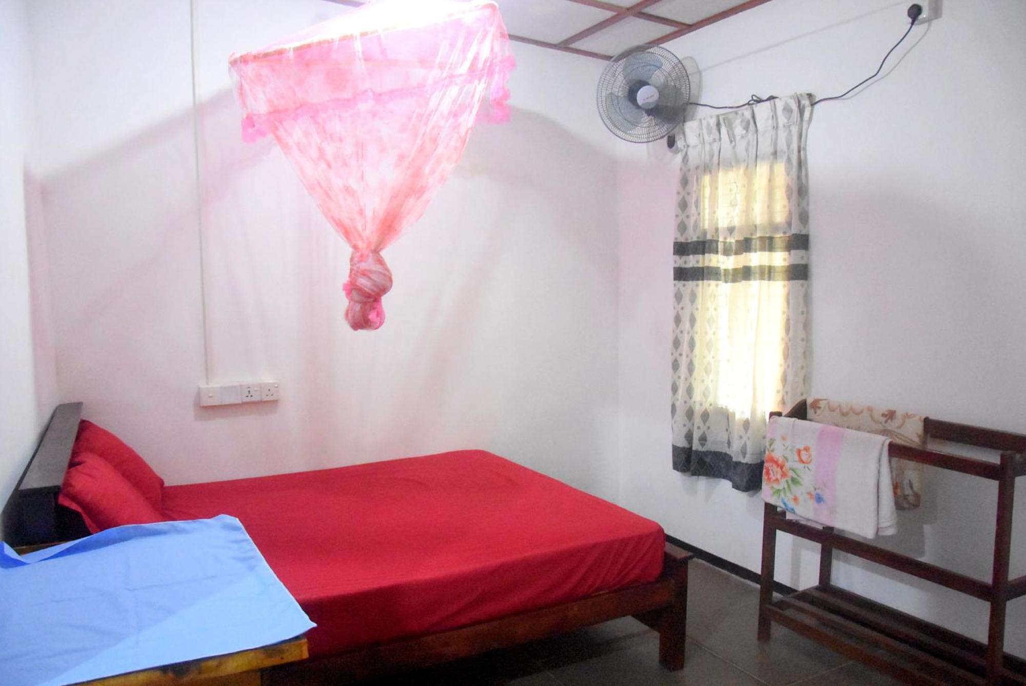 Meera Homestay & Guest House Anuradhapura Bagian luar foto
