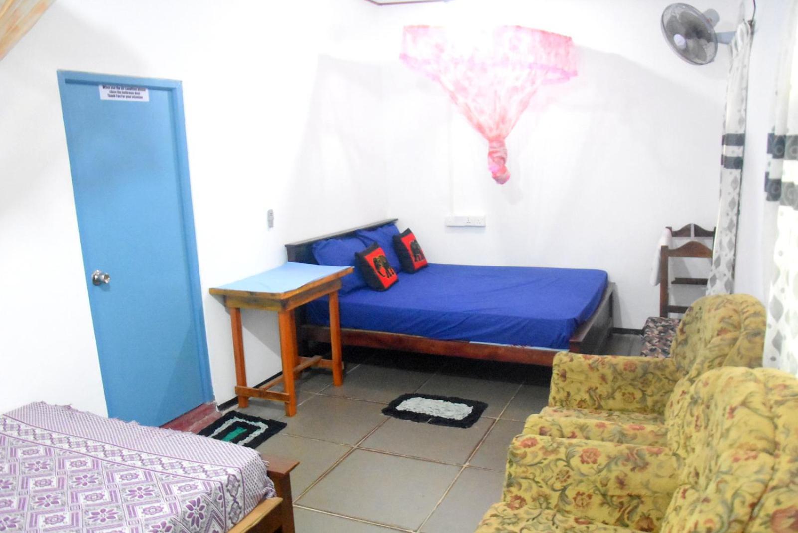 Meera Homestay & Guest House Anuradhapura Bagian luar foto