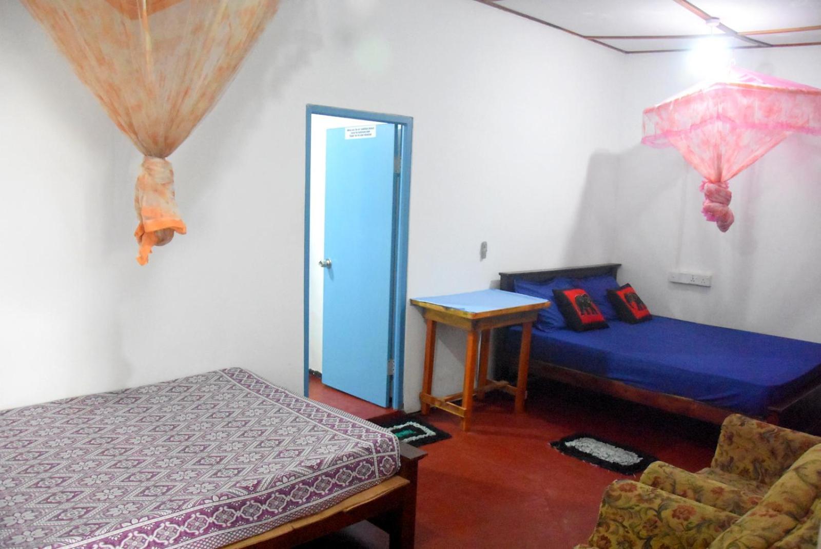 Meera Homestay & Guest House Anuradhapura Bagian luar foto