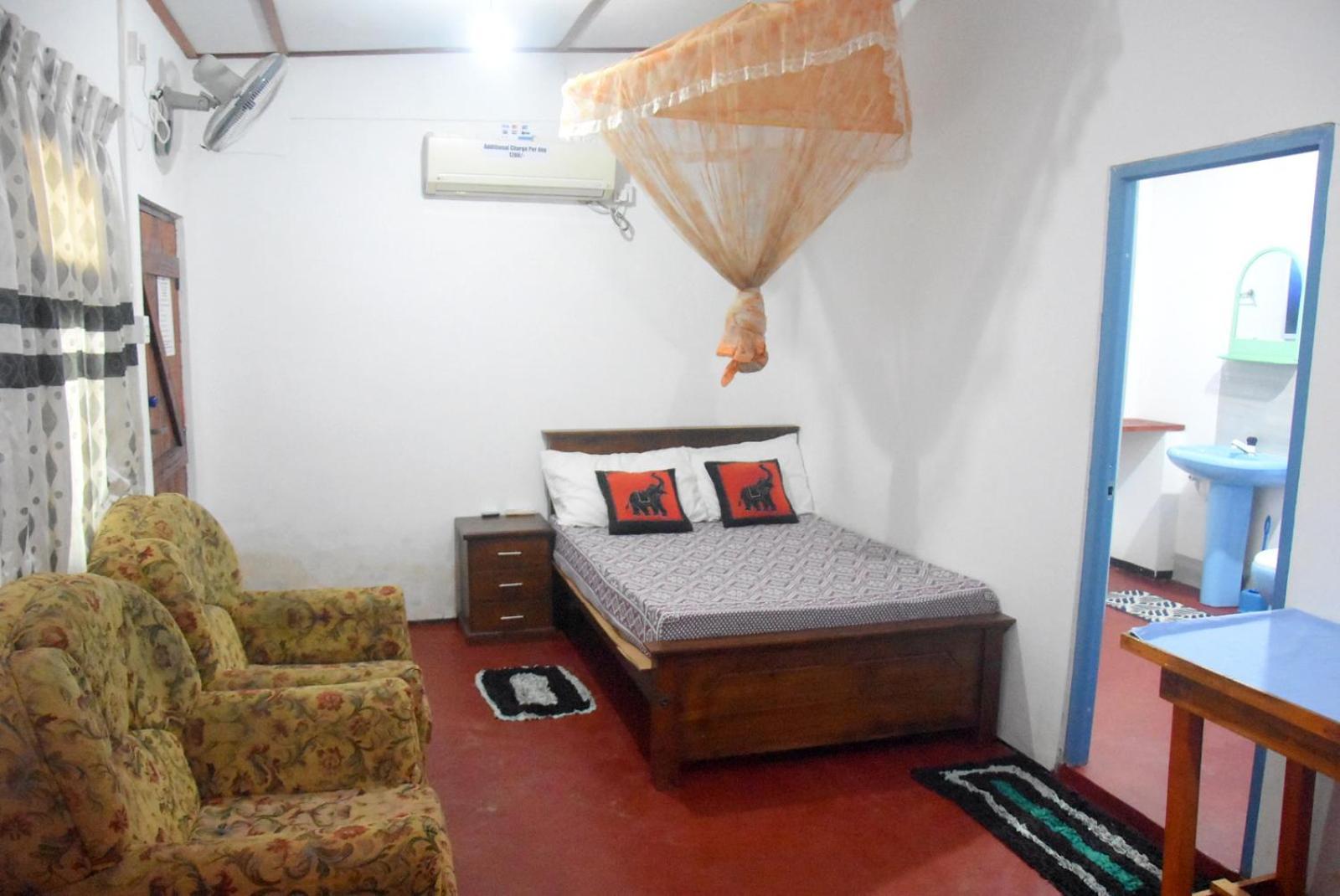 Meera Homestay & Guest House Anuradhapura Bagian luar foto