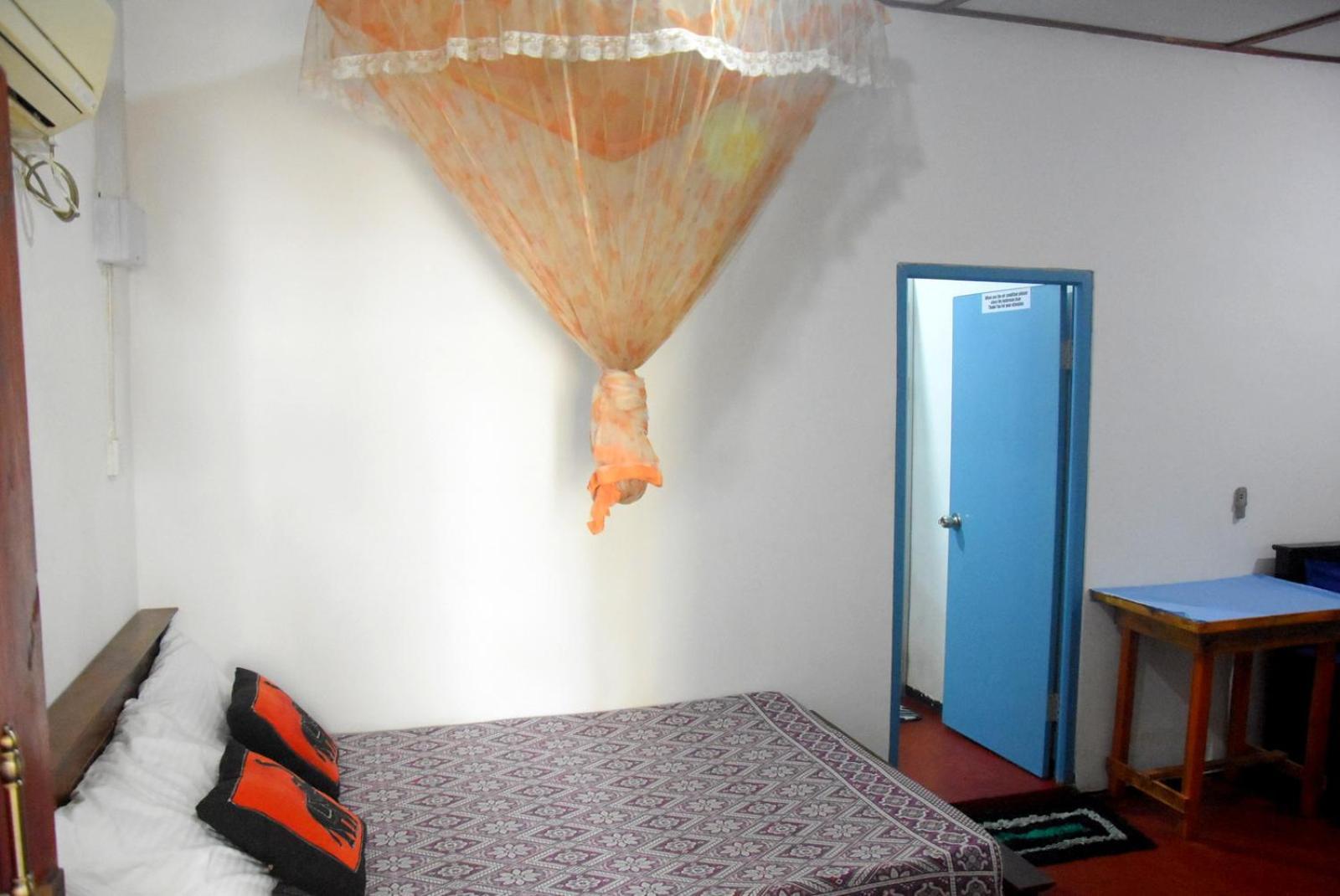 Meera Homestay & Guest House Anuradhapura Bagian luar foto