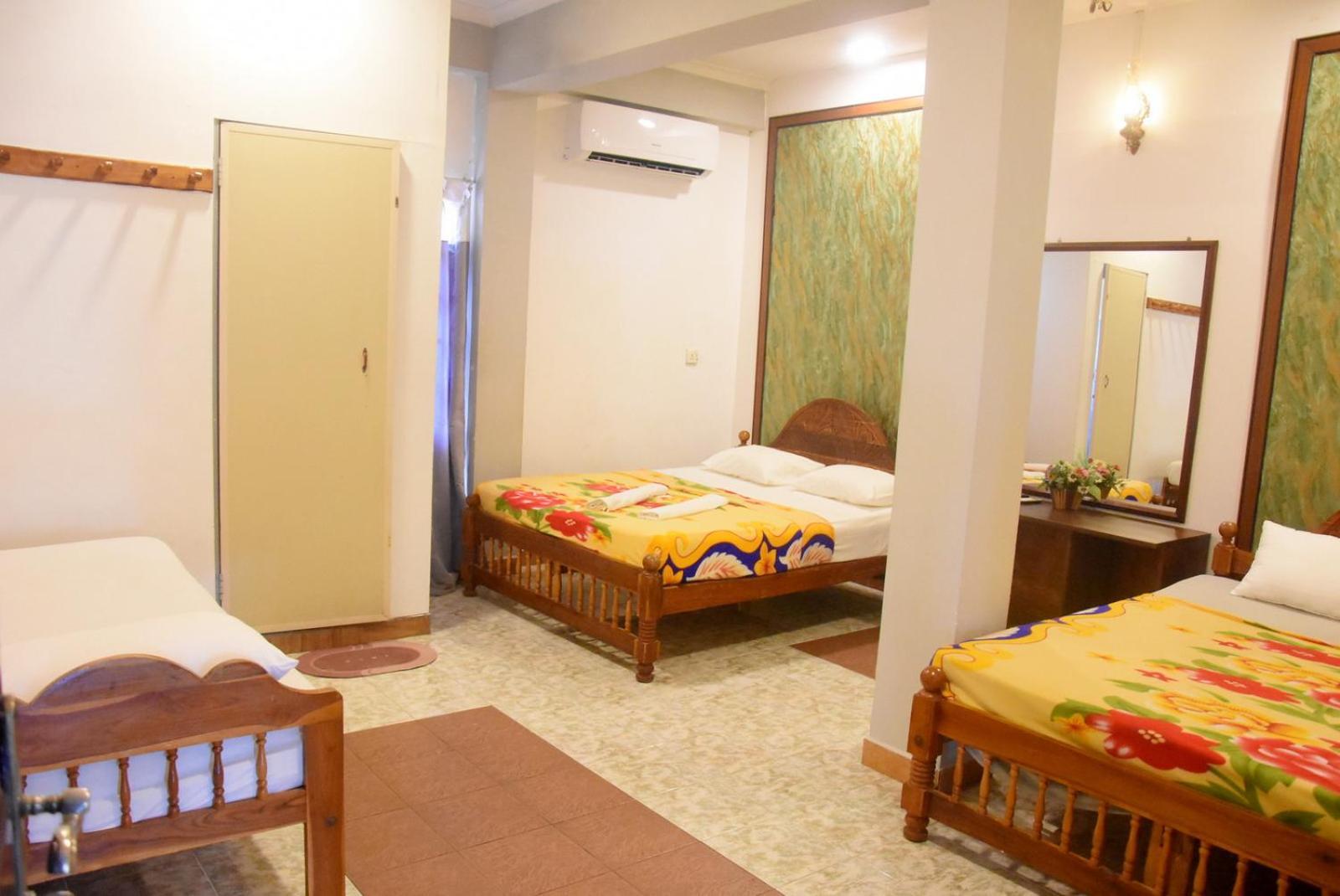 Meera Homestay & Guest House Anuradhapura Bagian luar foto
