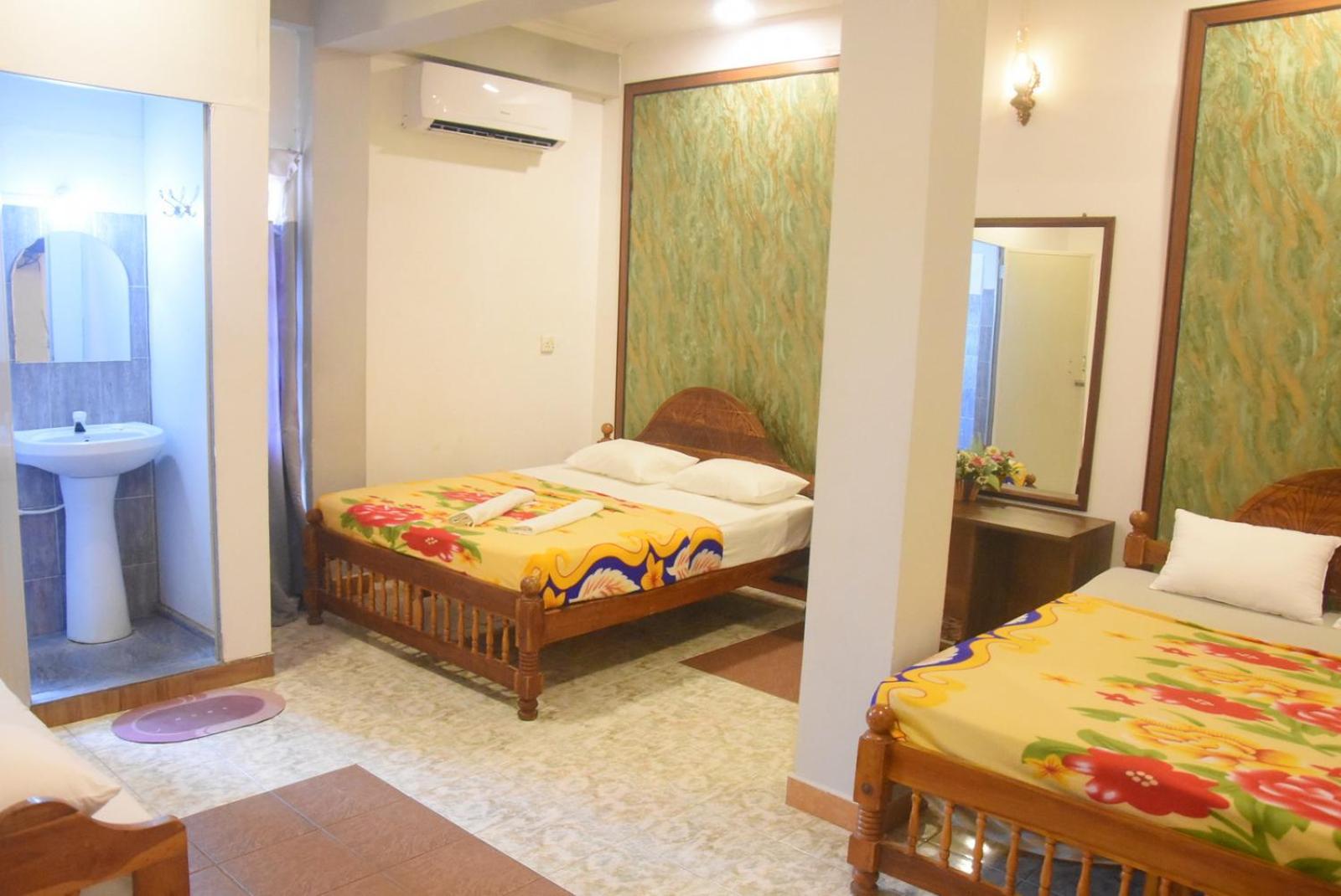 Meera Homestay & Guest House Anuradhapura Bagian luar foto